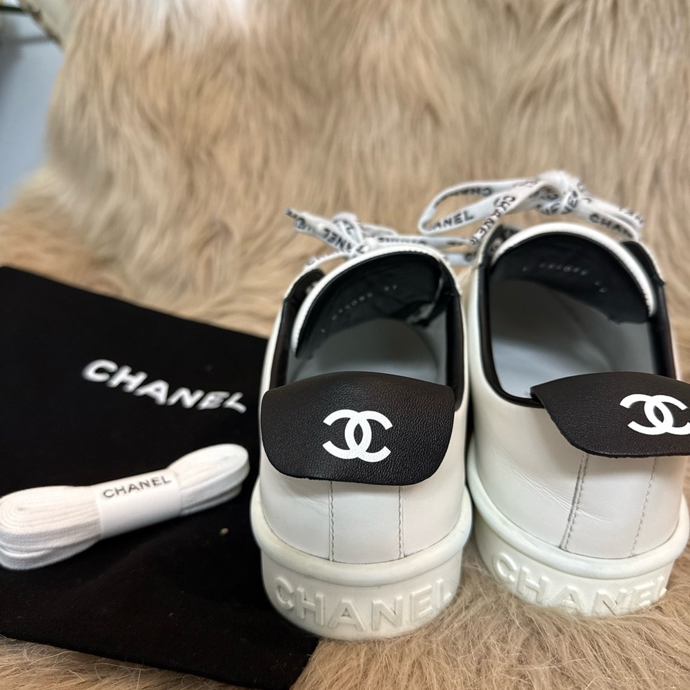 CHANEL Black and White Sneakers with Logo Detail - Picture 4 of 5